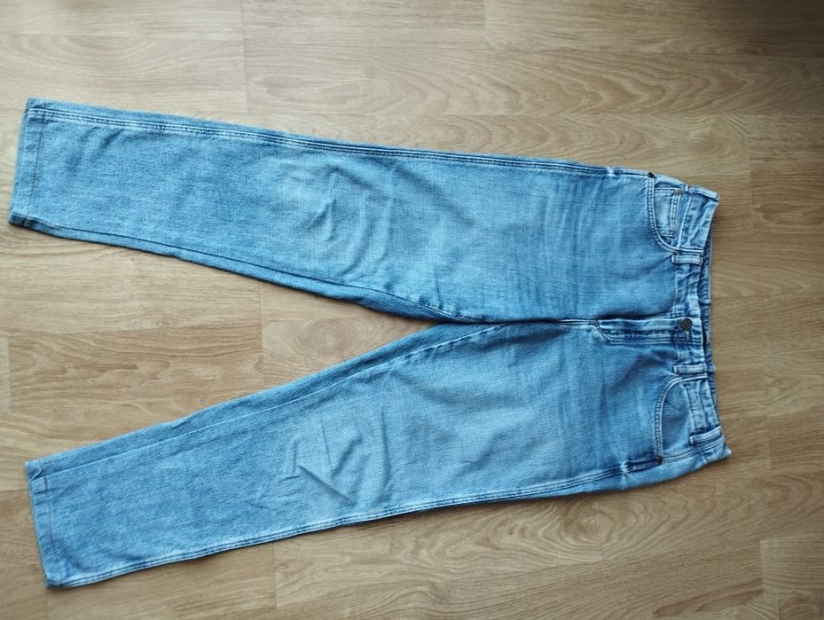 Blugi Massimo Dutti,cu talie înaltă, mărimea 42,în stare foarte bună