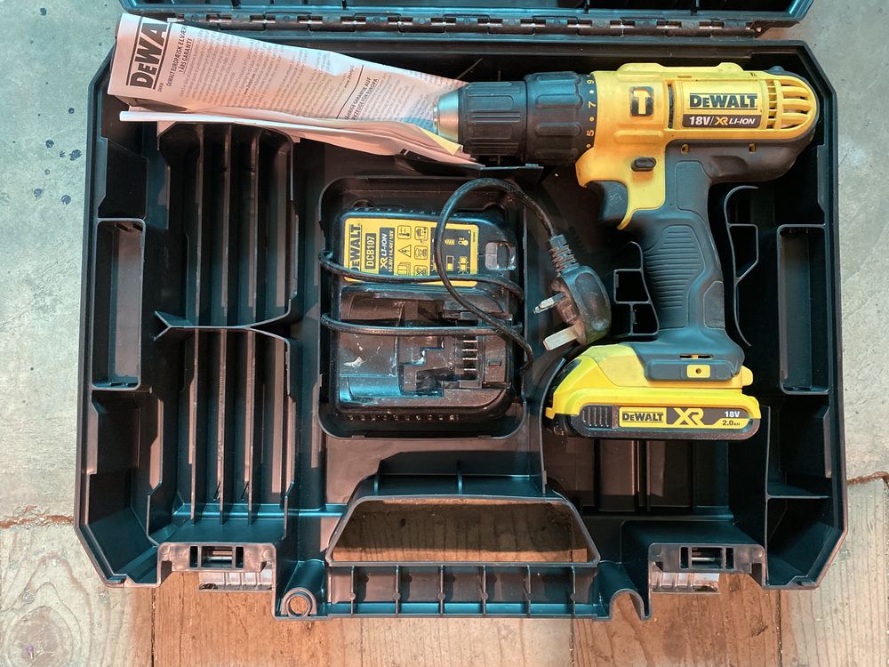 Masina de gaurit si insurubat cu percutie xr LI-ION 18V Dewalt DCD776