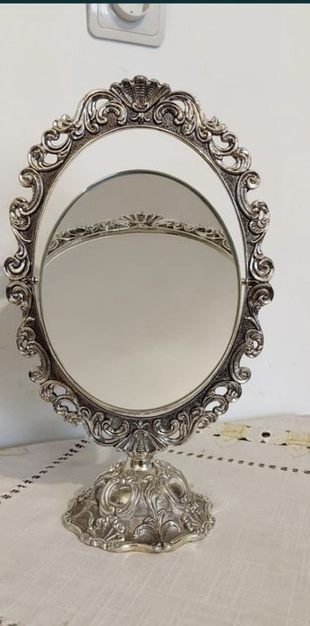 Oglinda cu picior rabatabila