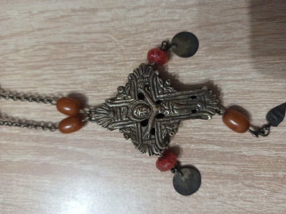 Възрожденски кръст , Мощехранителница, Пищов,Ятаган,Пушка,Възрожденски