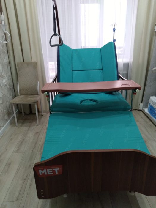 Кровать медицинская электрическая с туалетным устройством