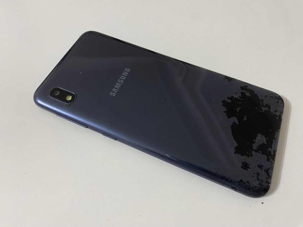Продам смартфон Samsung Galaxy A10