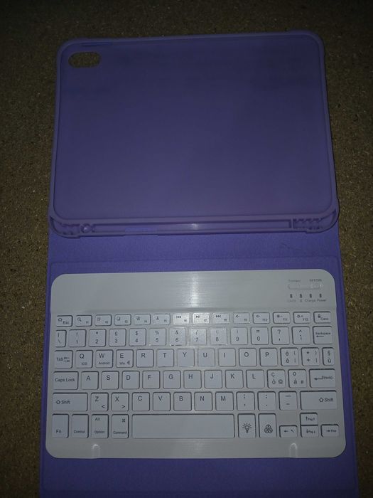 Husa iPad 9 cu tastatura Bluetooth detasabila, mov