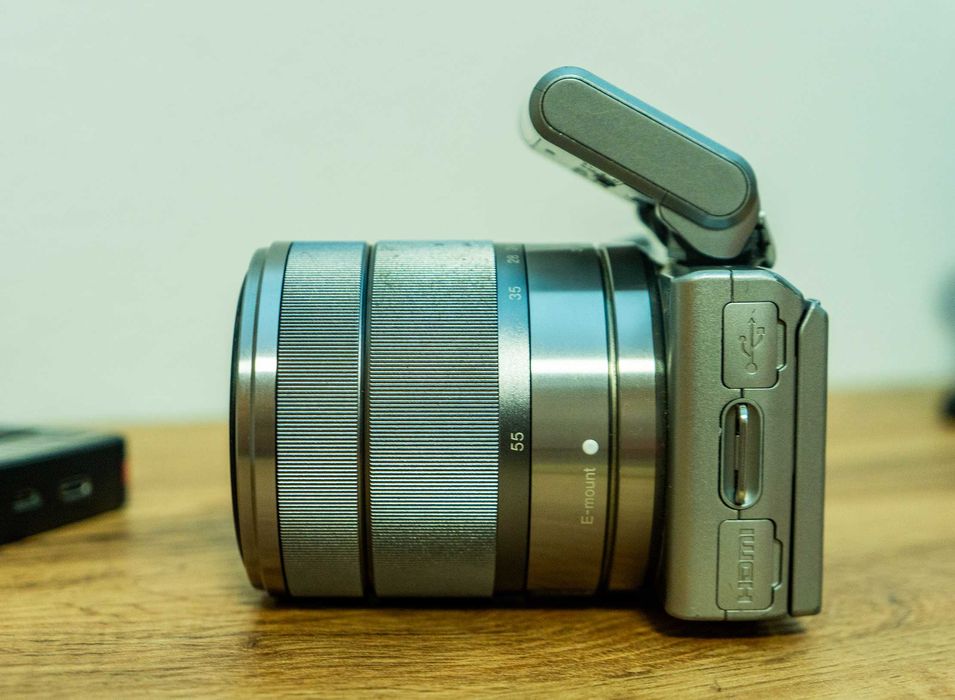 Sony Nex5 Aparat Foto Mirrorless APS-C si obiectiv 18-55 OSS