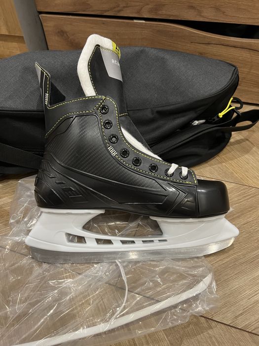 Продам новые коньки 42 р