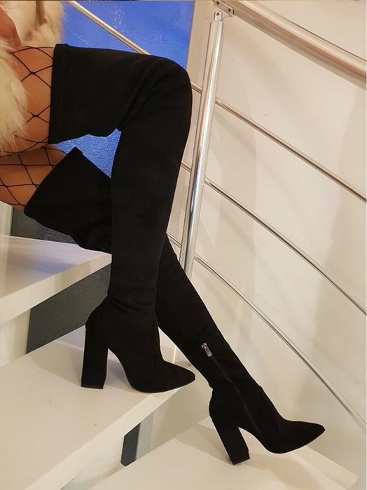 Дамски чизми над коляното