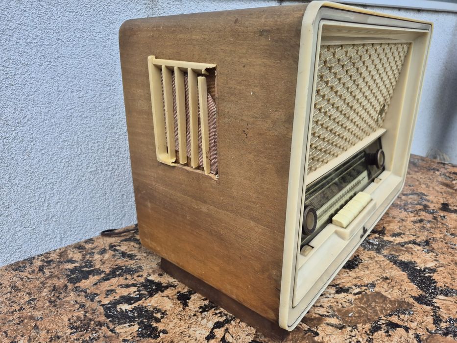 Radio Siemens model C50 fabricat made in Germany in 1955-1957

Siemens
