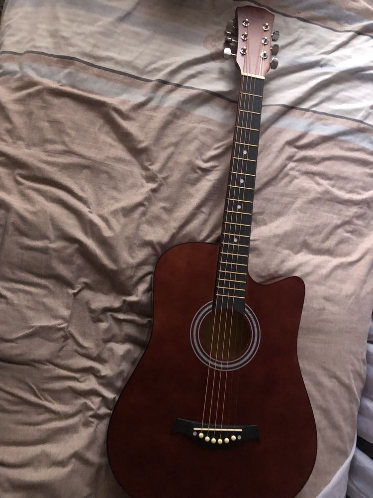 Gitara 92 cm.  yangi, faqat tushunmaganim uchun sotyapman