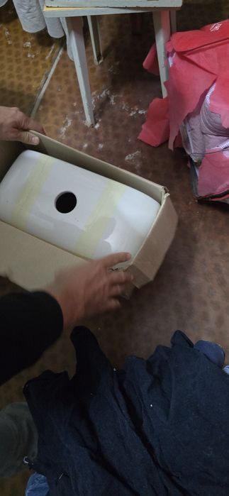 Продаётся унитаз и бачок ,абсолютно новый унитаз!