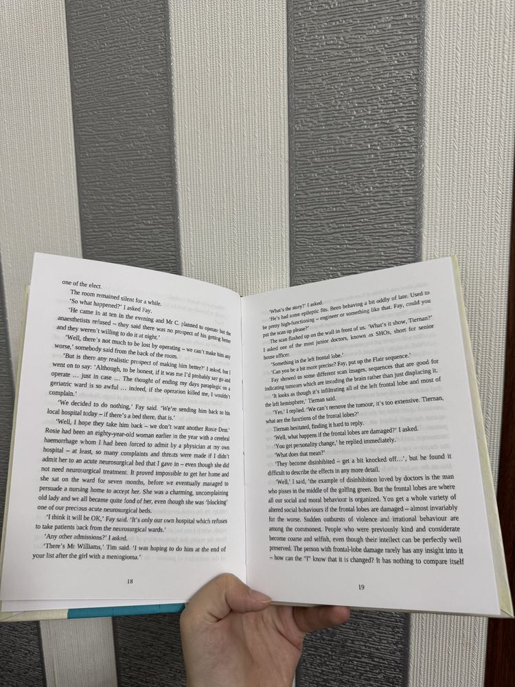 Продаётся книга на английском Admission