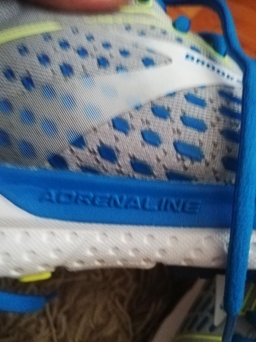 Оригинални  Brooks Adrenaline GTS 21 номер 44. 5