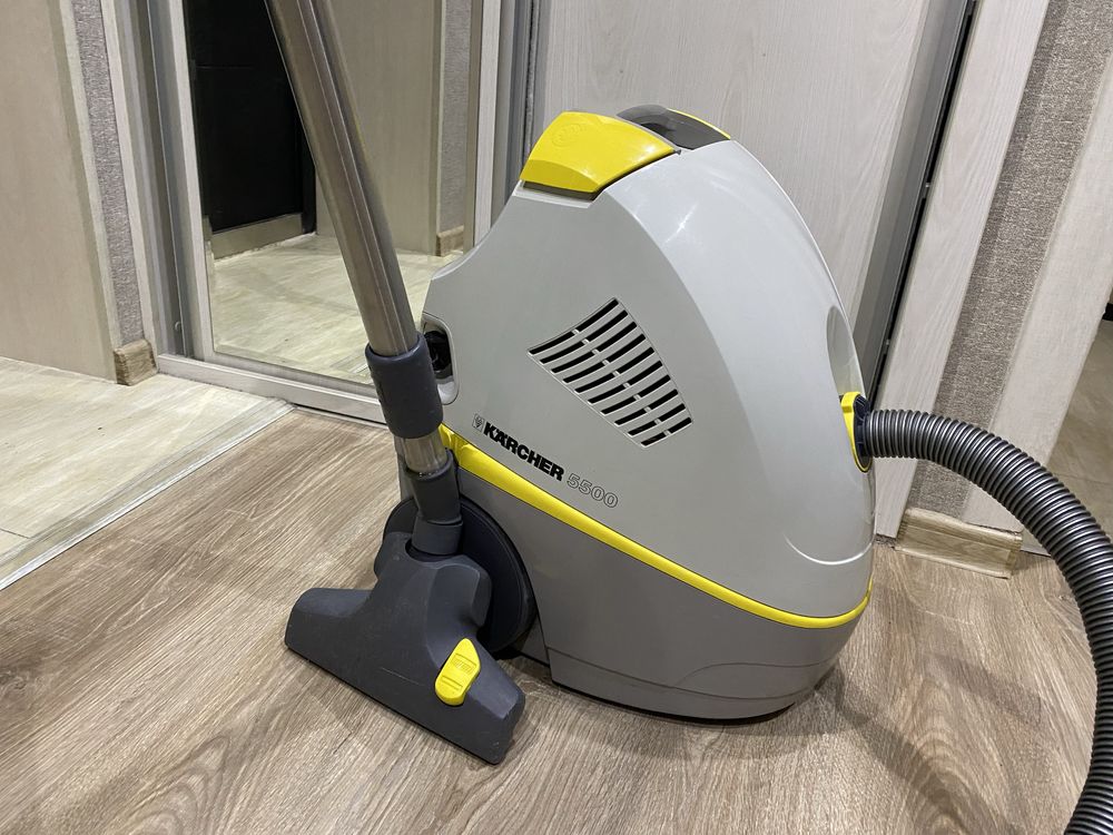 * Karcher 5500 Немецкий пылесос с водяным фильтром не дорого!