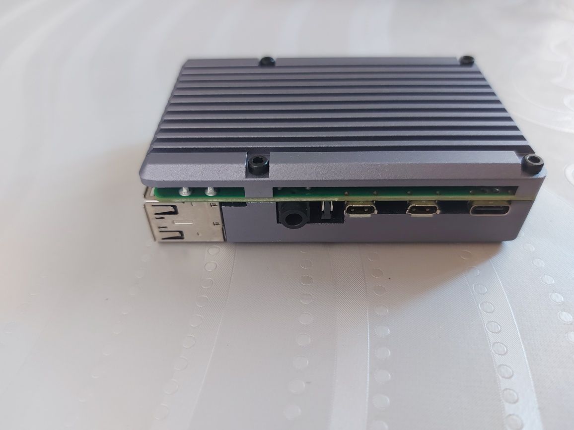 Raspberry Pi 4 aproape nou