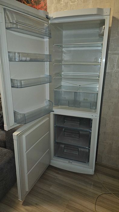 Продавам храдилник