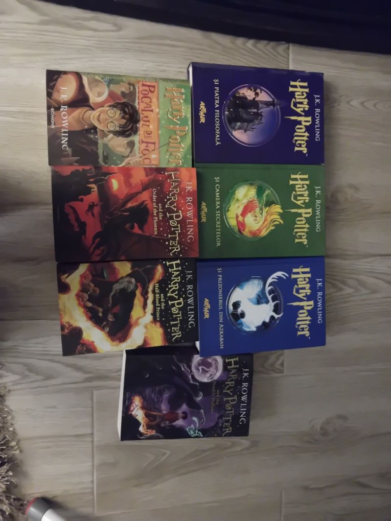 Vând set cărți Harry Potter