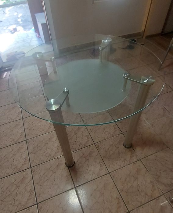 Стъклена кръгла маса