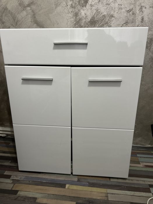 Comoda alba amcu doua usi si cuier