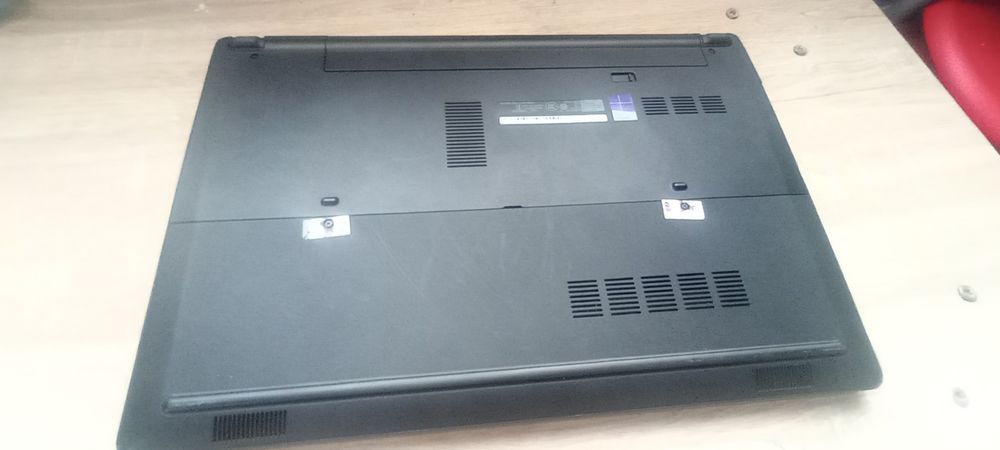 Laptop dell latitude 3570 anul 2016 pentru piese