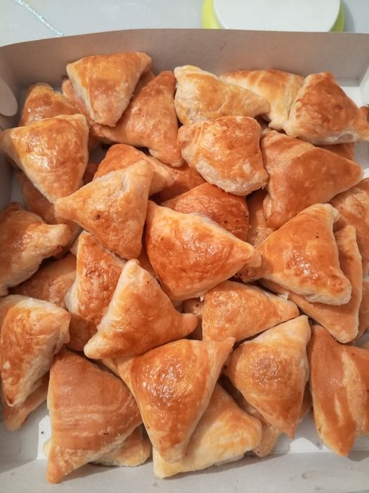 Слаёную сама 1кг 3500тг кексы 1шт 80тг булочки 1шт 80тг пирог восточны