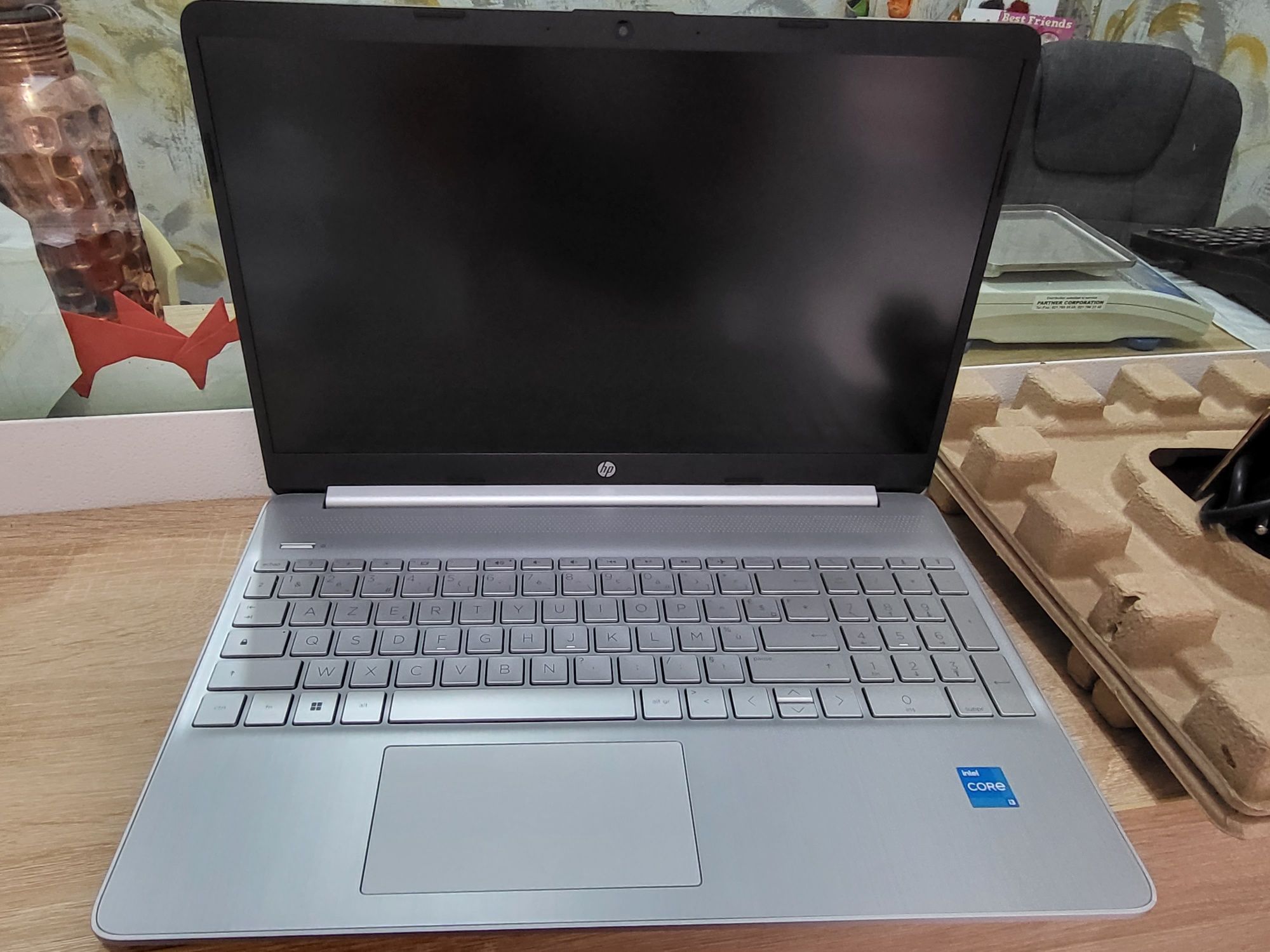 Laptop HP 15s - fq2005sf - i3 - 8Gb Ram  - SSD  - Windows 11 -NOU!