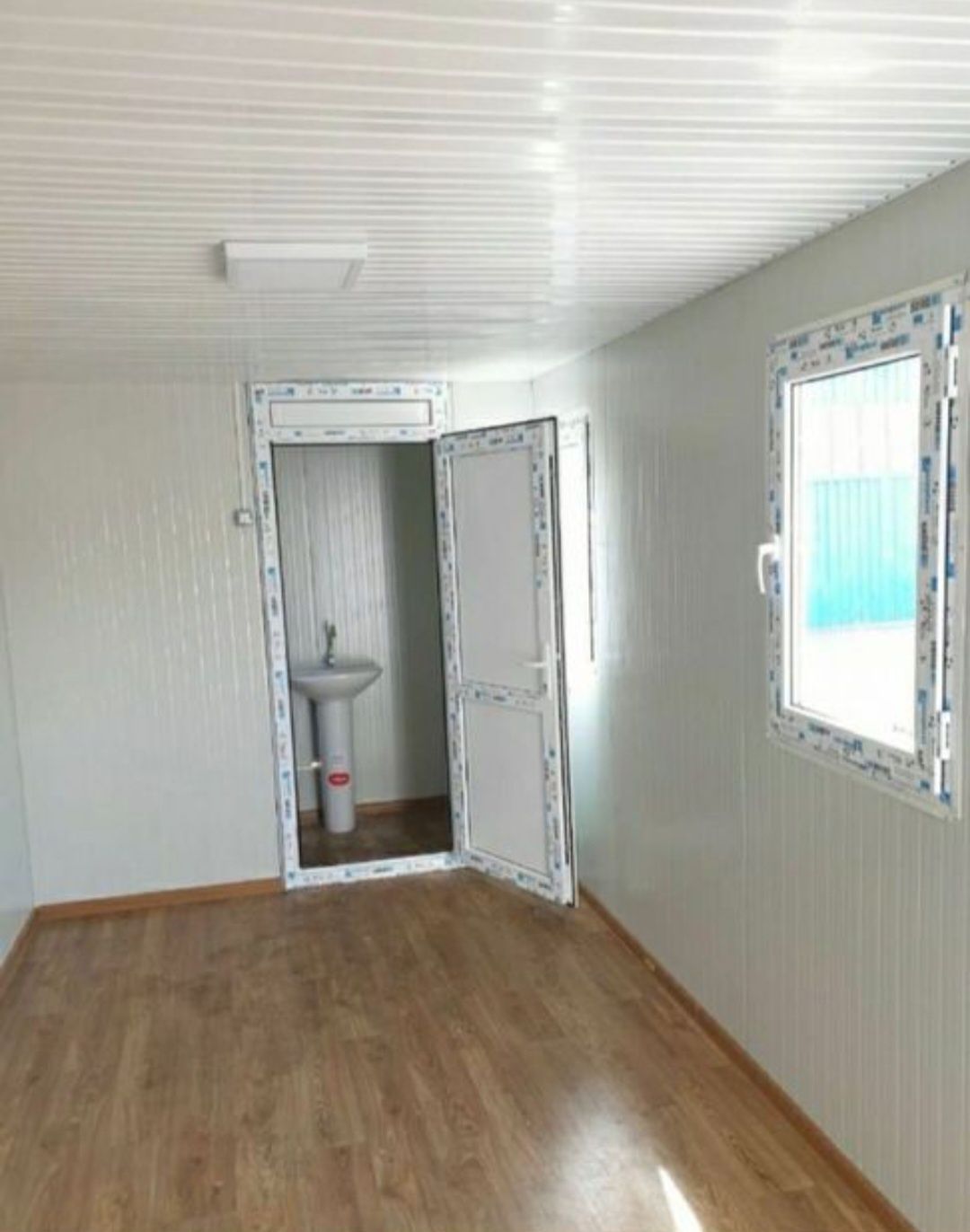 Vând containere pe structura metalica