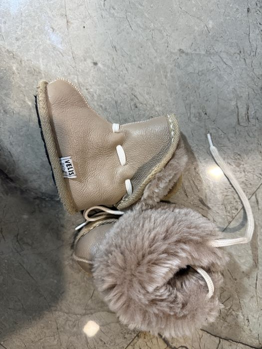 Продвам детски обувяки от агнешка кожа