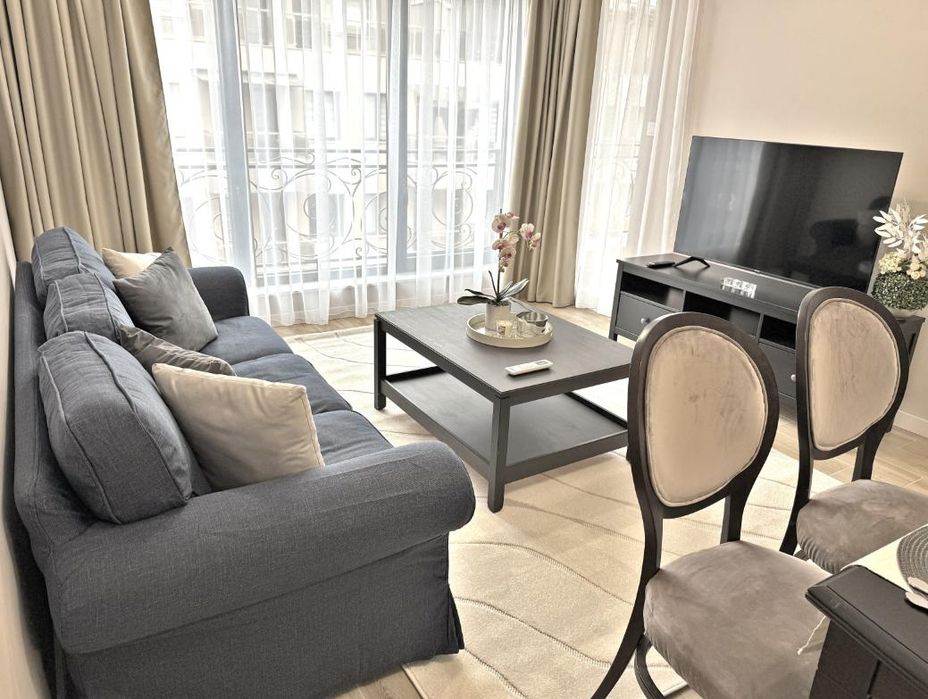 Продава се Тристаен апартамент в Пловдив, Христо Смирненски - 106 кв.м за 1982 €/кв.м - Снимка #1