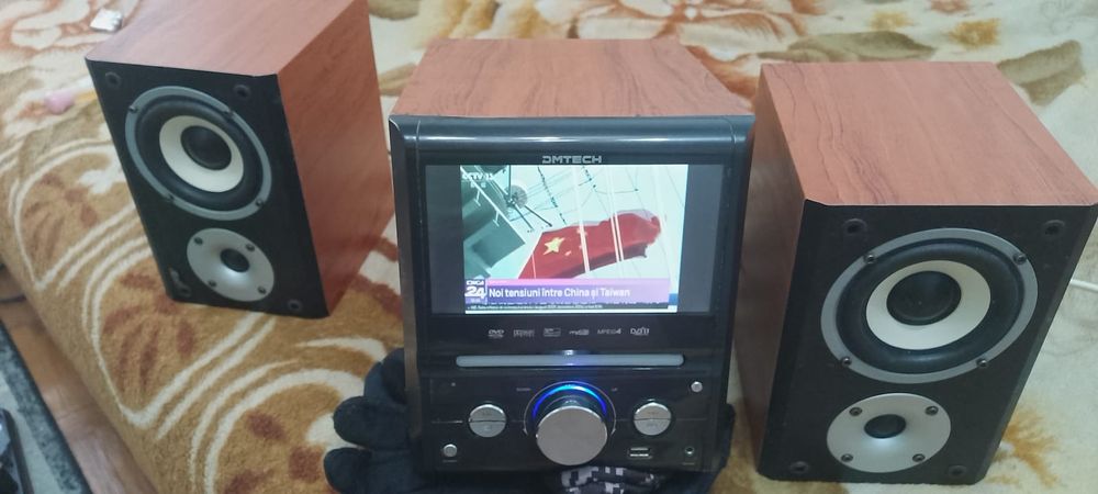 Combină muzicală cu tv incorporat