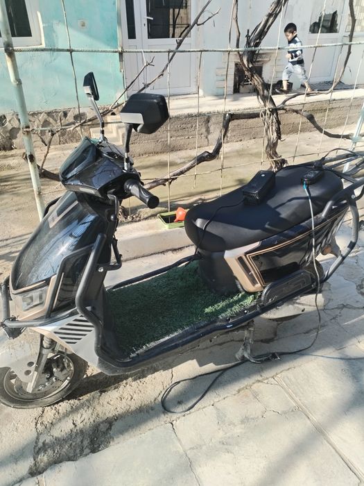Skuter sotiladi holati batareykadi utirgan