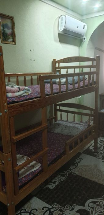 Bolalar krovati, mustaxkam yog’ochdan. 2 qavatli