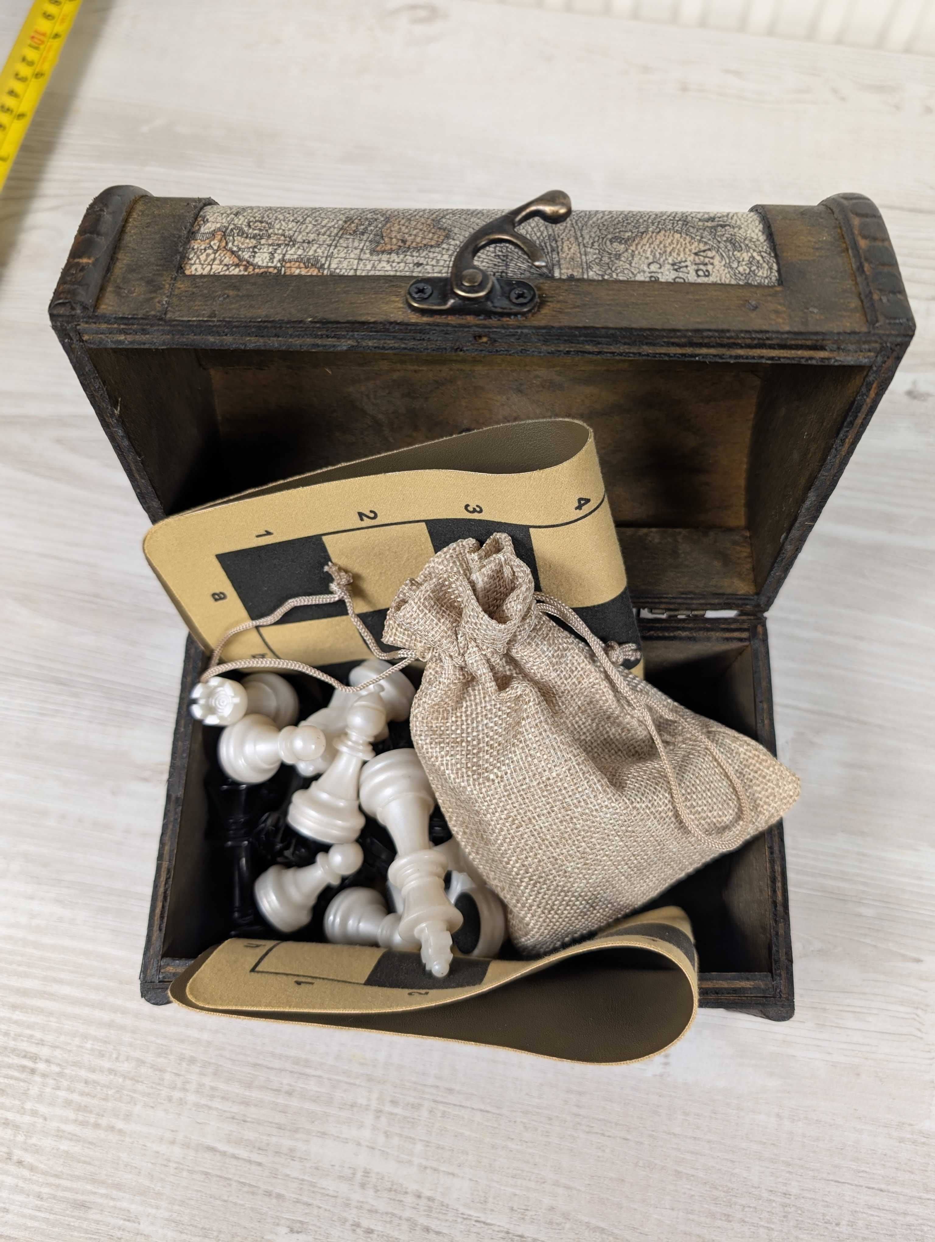 Set Piese de Șah Și Dame din Rășină ALB/NEGRU (Ideal pentru cadou)