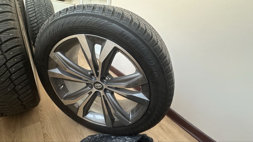 Диски с зимней шипованной резиной на Тойота/Lexus 235/55/20