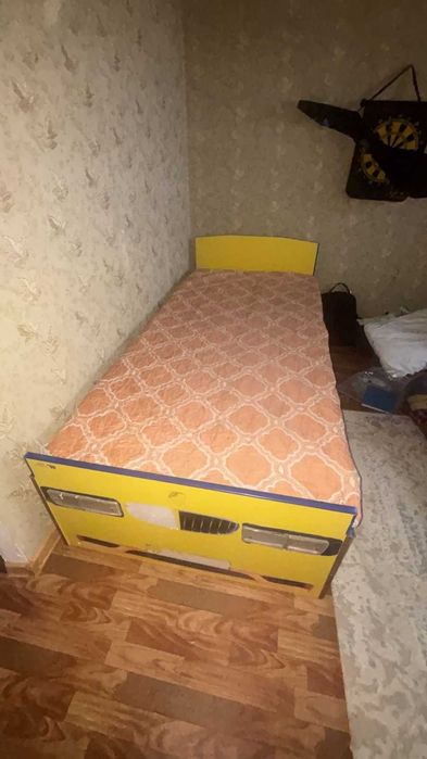 Продам кровать детску 2м ×1 м состоянее  хорошее. Цвет лимон