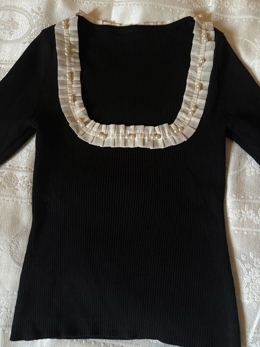 Елегантна дамска блуза с перли – стил и блясък за всеки повод