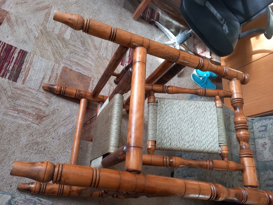 Кресла, столове.