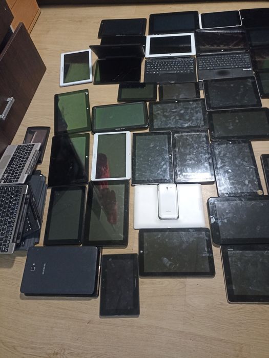Vând lot de 60 tablete