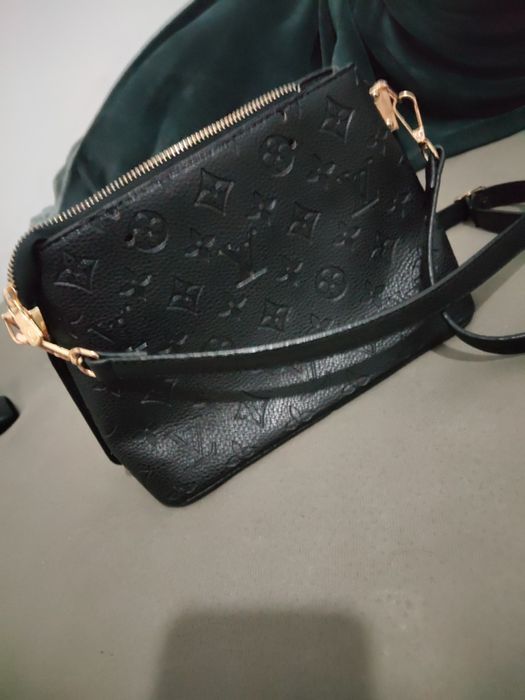 Vând geantă in stare foarte buna