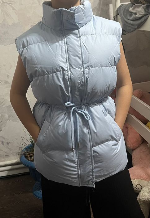 Жилет, куртки, платье продам