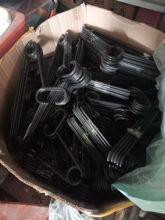 Продам вешалку новая