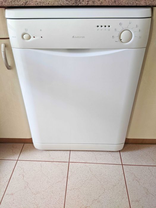 Съдомиялна машина ARISTON миялна отлична