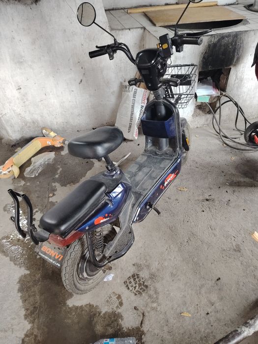 Скутэр сотилади 200$