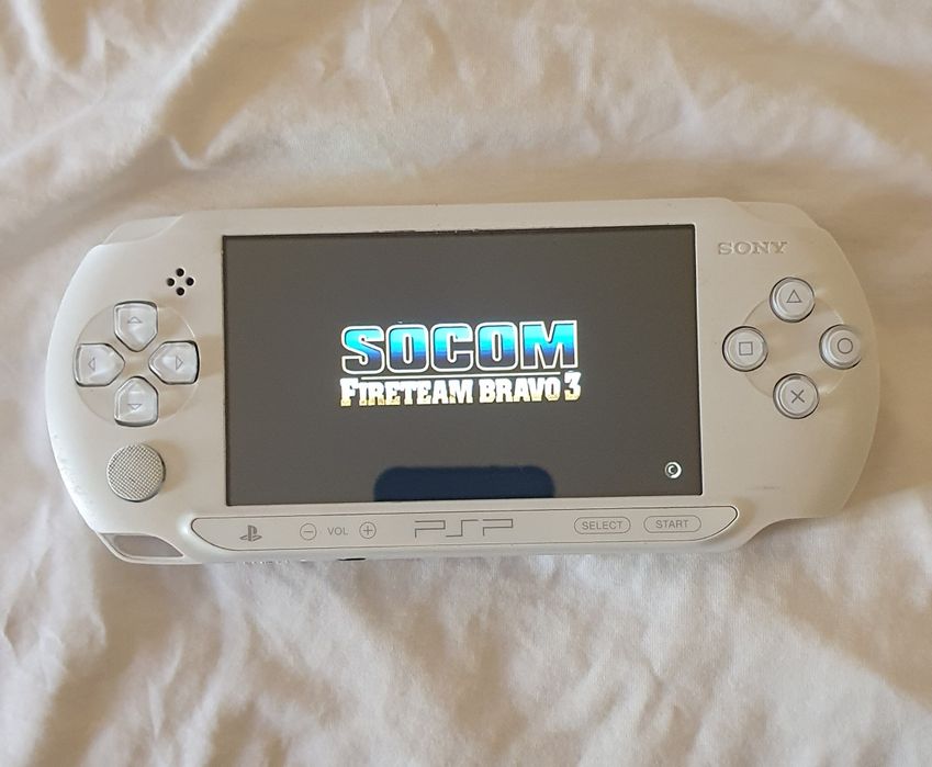 Игравой пристафка Sony PSP E.1008 Белий память 4 gb