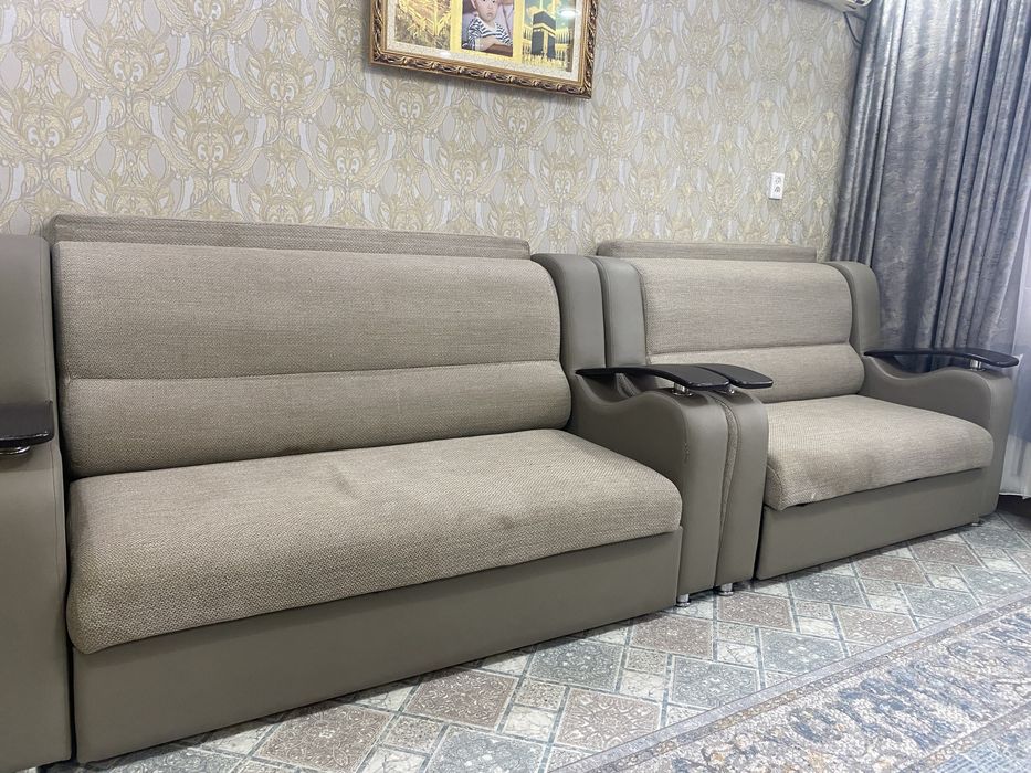 Продам комплект тройка ,большой диван 1,85 ,малый диван 1,60,кресло104