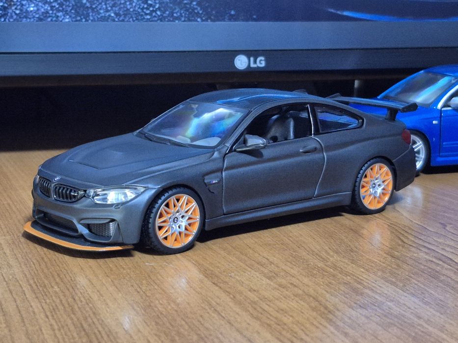 Macheta auto de colecție 1 24 BMW M4 GTS