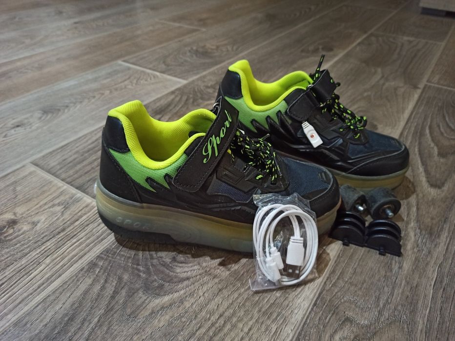 Обувки с колелца, светещи