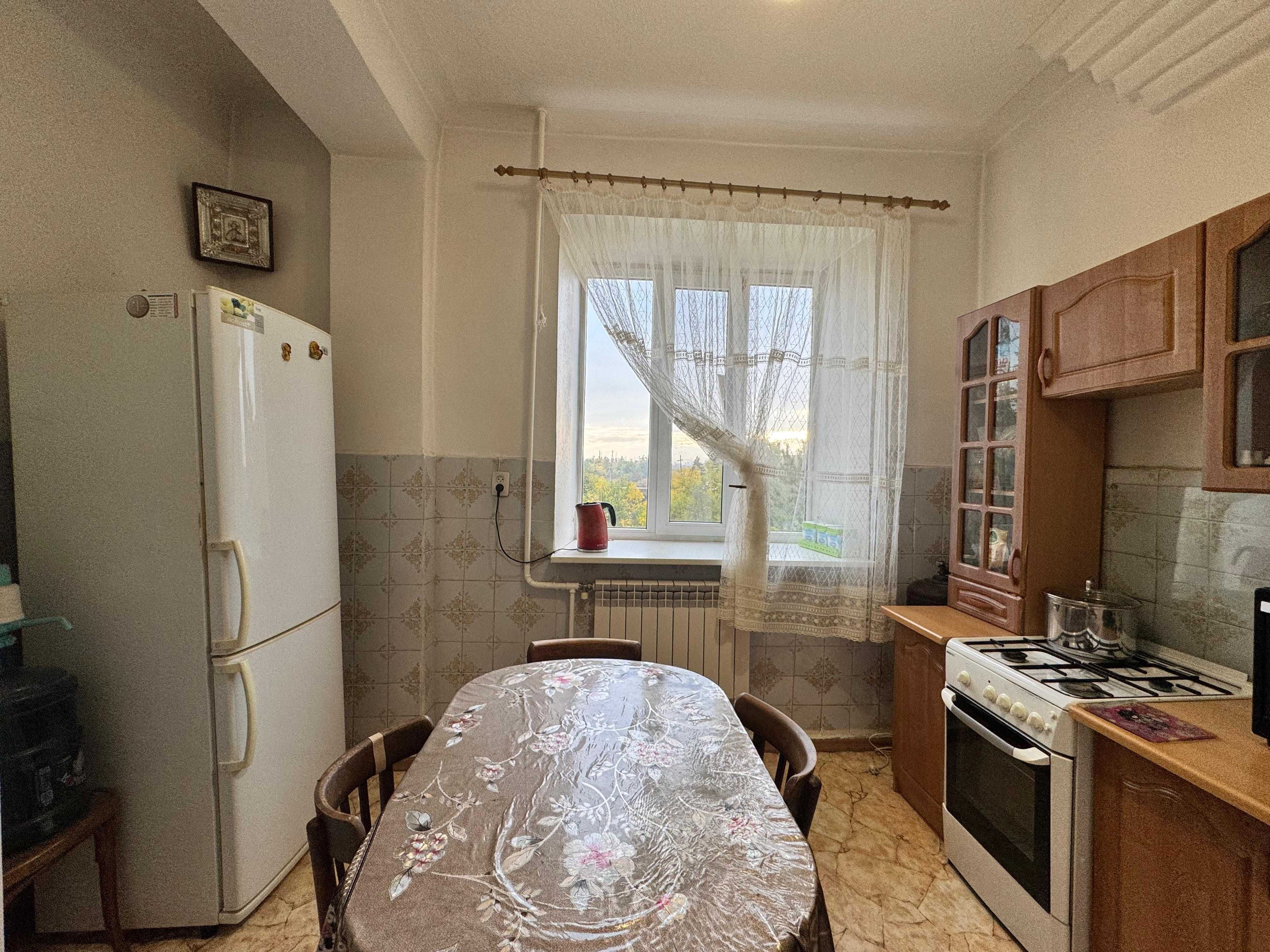 Продаётся 3 комн. кв. на 2 этаже по ул. Методическая 14 (Пришахтинск)