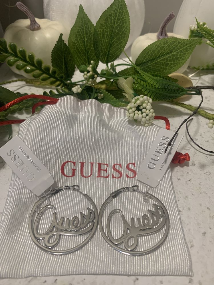 гривна и обеци guess