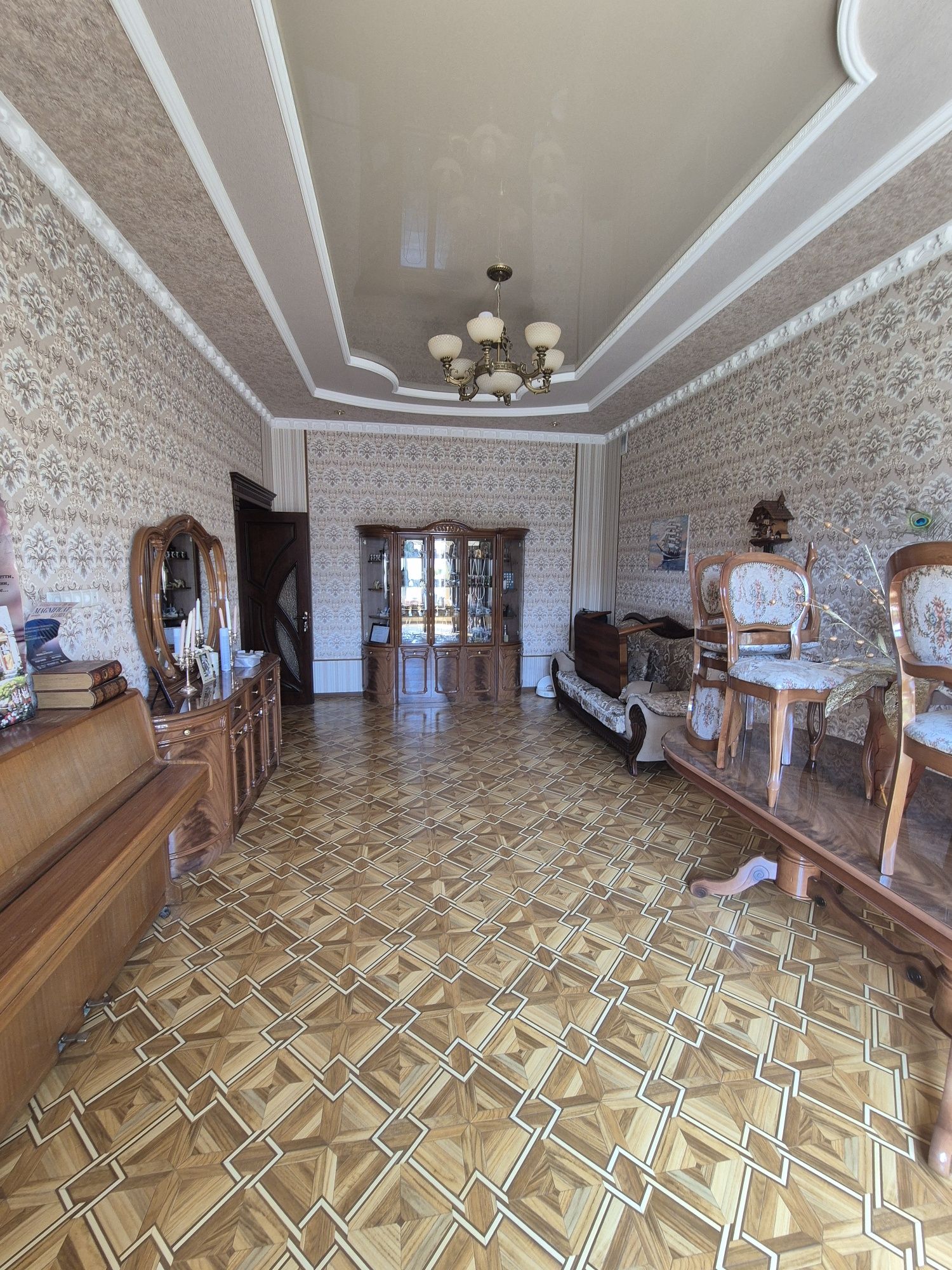 Продаю свой дом улица Сулола 6 комнат 6 санузлов на участке 570м²