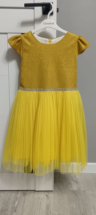 Продам красивое праздничное платье на девочку