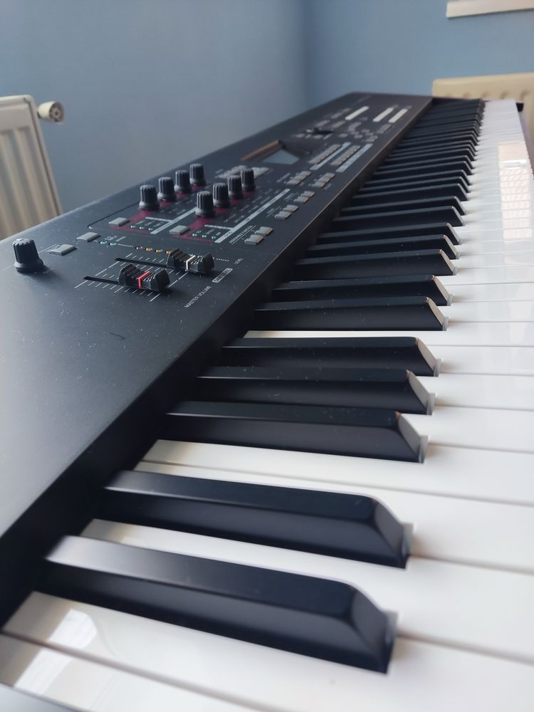Pian digital Yamaha MOXF8